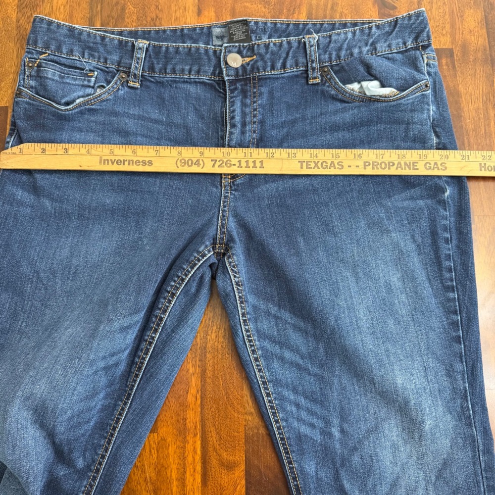 Mossimo Womens Curvy Bootcut Jeans Medium Wash Size 18S - Picture 10 of 11